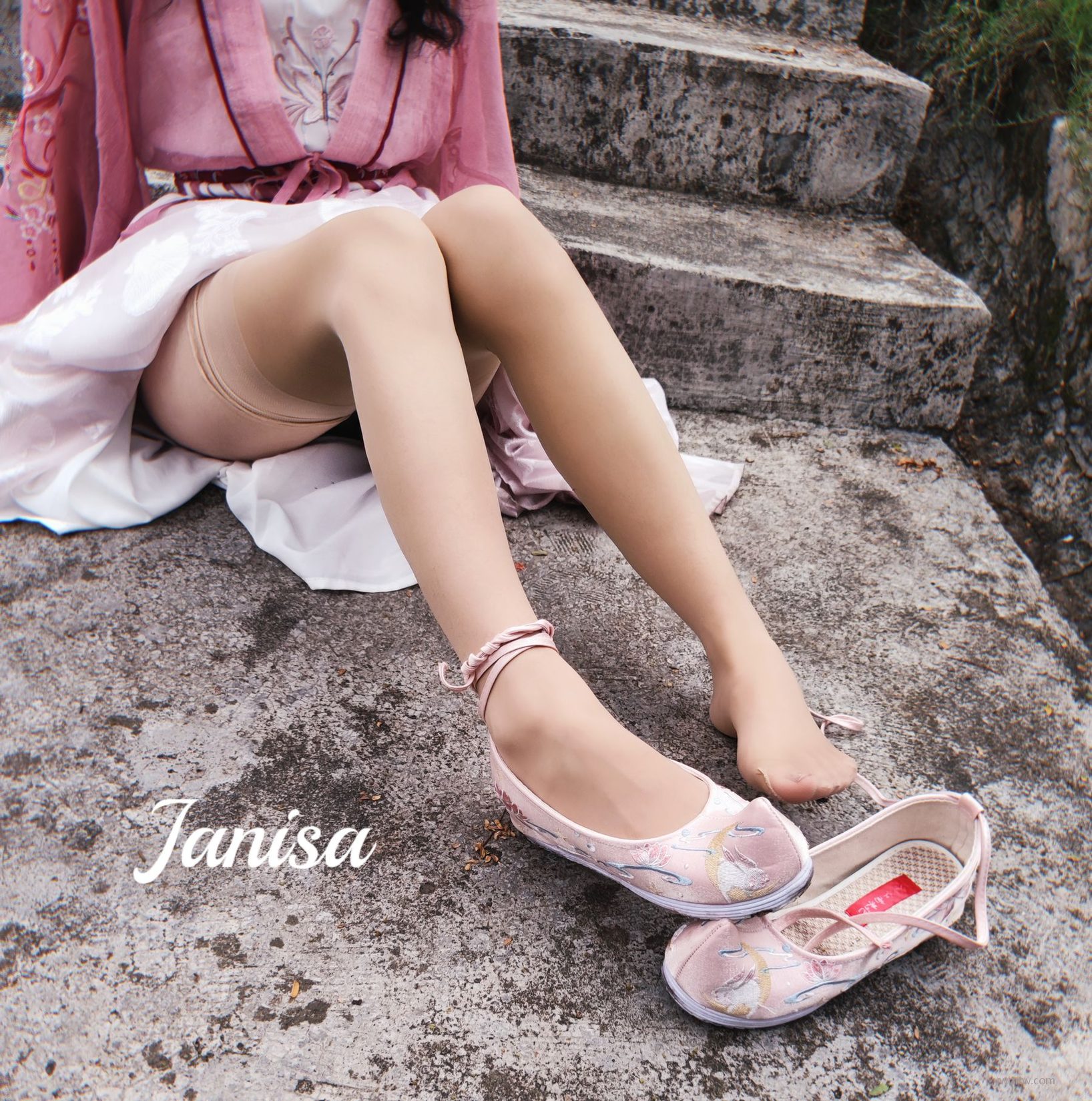  ɫŮд Janisa ˽ͼ 4ҳ